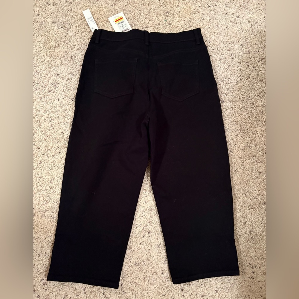 Gloria Vanderbilt Black Capris - Picture 3 of 8